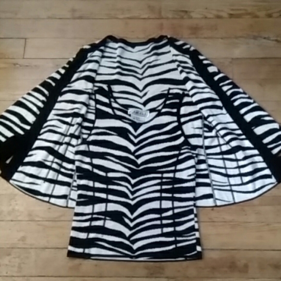 Pre-owned Carlisle Two Piece Knit Jacket and Tank - Picture 4 of 7